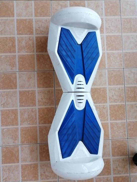 因搬家低价转让电动平衡车，可以上下班带步，...