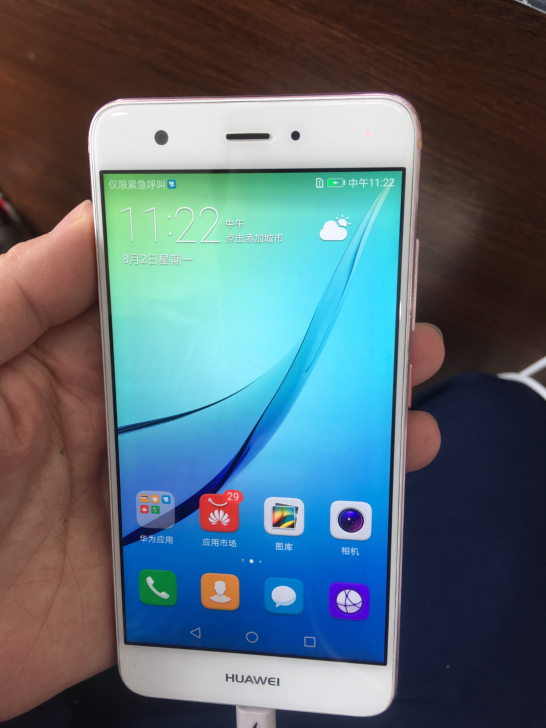 华为。nova。全网通，4+64的！后壳小...