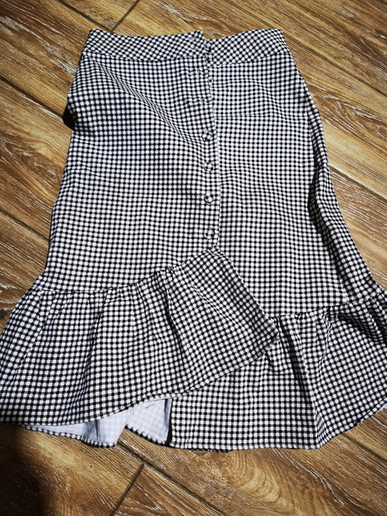 设计感格子包臀裙，有弹性，穿起来舒适不紧，...