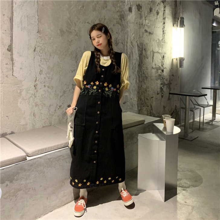 复古牛仔背带裙女时尚宽松显瘦绣花中长款连衣...