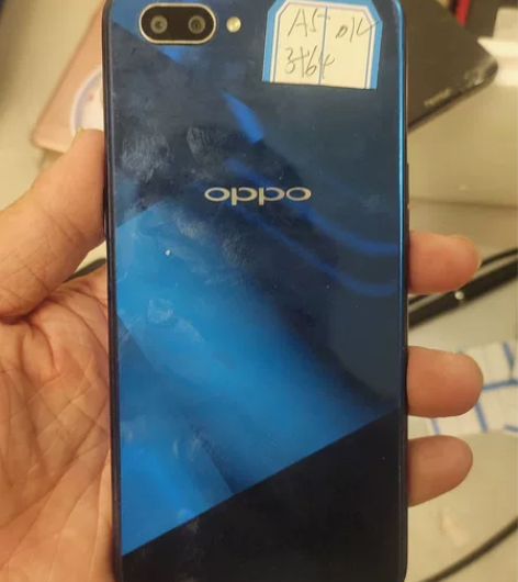 OPPO a5,3+64g内存,屏幕开胶,...