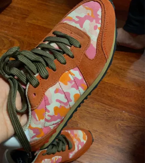 女士运动鞋，全新，超级韩范，配鲨鱼裤，牛仔...