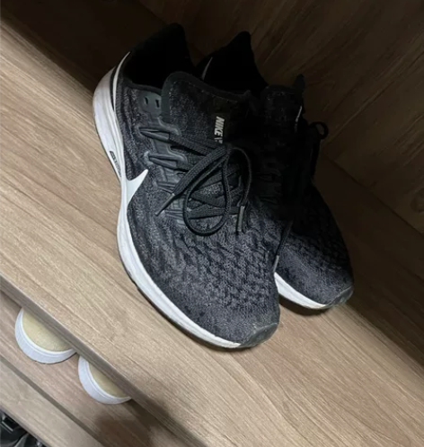 耐克运动鞋，男款，专柜正品，新旧如图，回去...