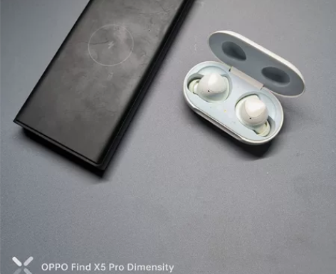 小米30w无线充电宝 底座坏了不过还在磕碰...