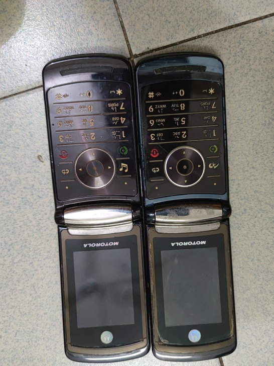 摩托罗拉v8两只
