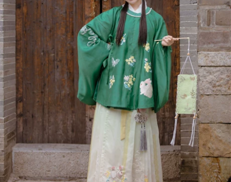 司南阁原创薄荷兔汉服女款明制绿色圆领袄黄绿...