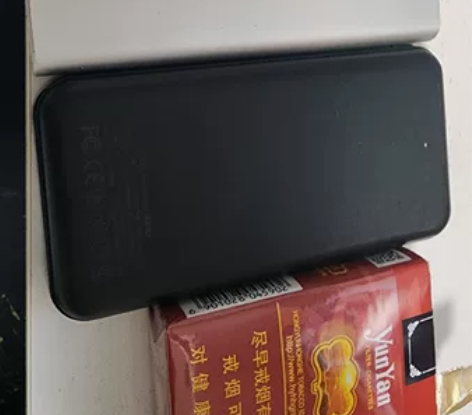 两个充电宝 都能用 自己鼓捣去 甩卖40不...