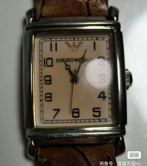 阿玛尼女款手表 石英机芯 皮表带旧了 可以...