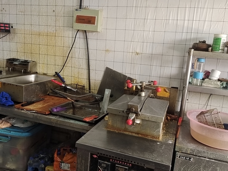 炸鸡店设备转让,看中什么来问我,价格给到底...