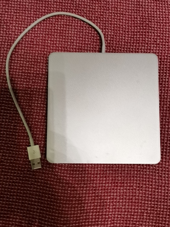 苹果笔记本电脑，正品原装，外置光驱，七成新...