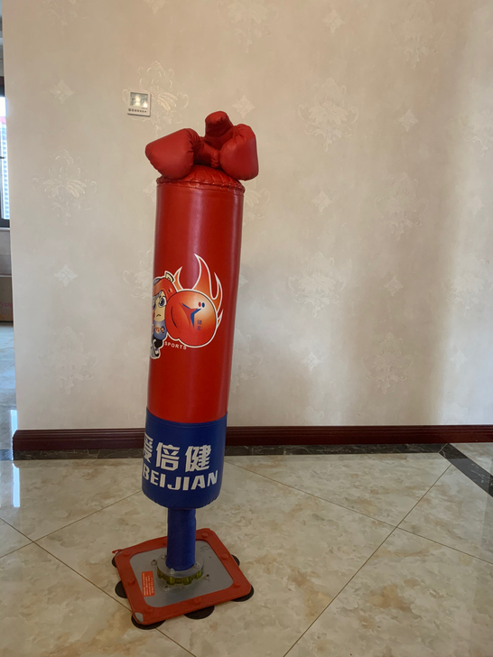 儿童家用拳击套装，带手套，88元买的，入手...