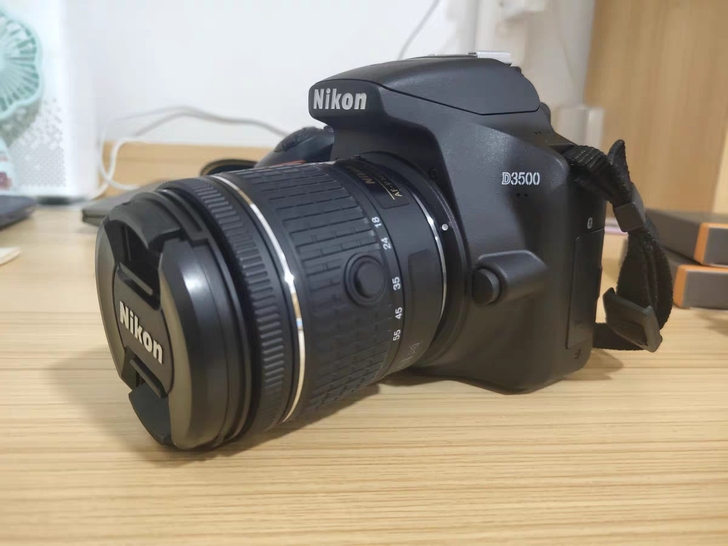 出九九新~尼康D3500 18-55原装镜...