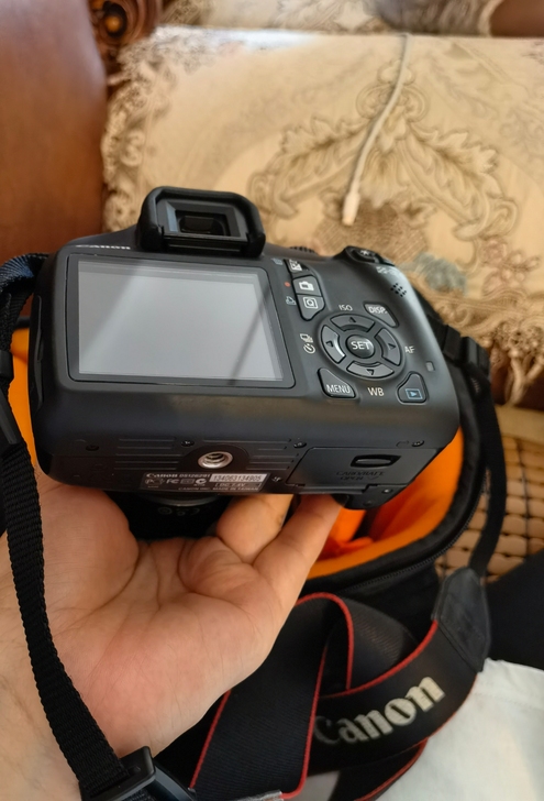 佳能1100D       原价7000入...