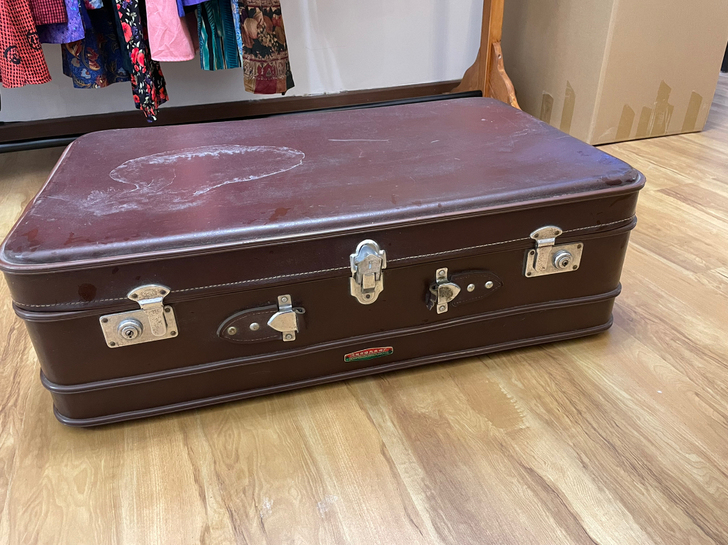 老式皮箱 表面污渍需要自己处理一下