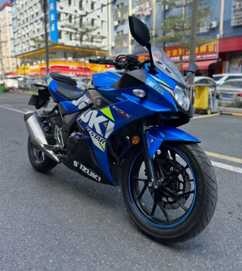 21年铃木gsx250，5000公里准新车...