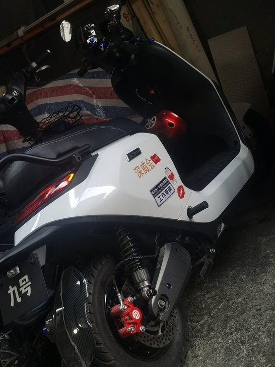 九号80c，1个多月车，全在保。小改后碟刹...