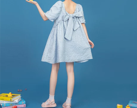 立体压花甜美泡泡袖蓝色连衣裙夏季新款温柔风...