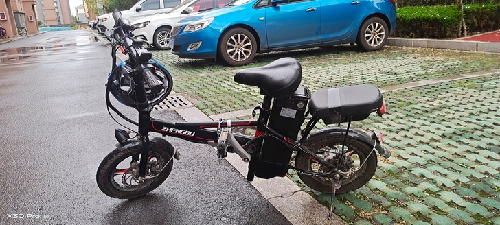 出一辆正步折叠 代驾电动车 买了不到十个月...