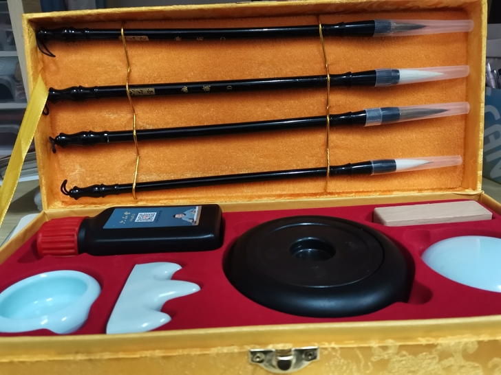 六品堂套装全新，未使用。诚心要送墨水和书法纸