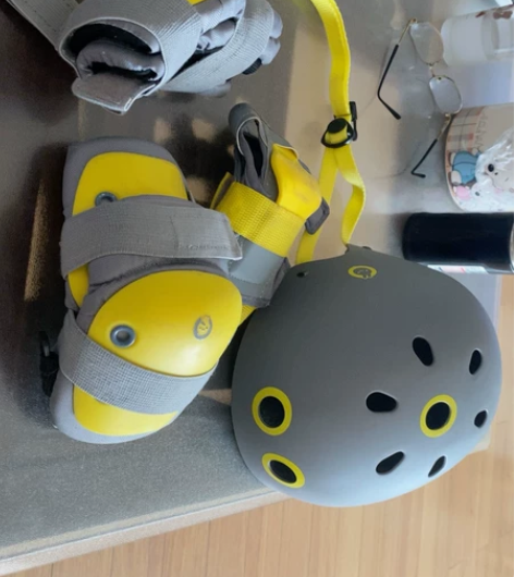 小寻 旱冰鞋 轮滑鞋 护具套装，S码，详情...