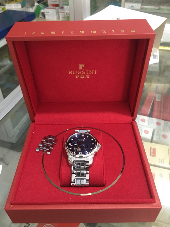 全新罗宾尼品牌男表，过生日朋友送的出一只