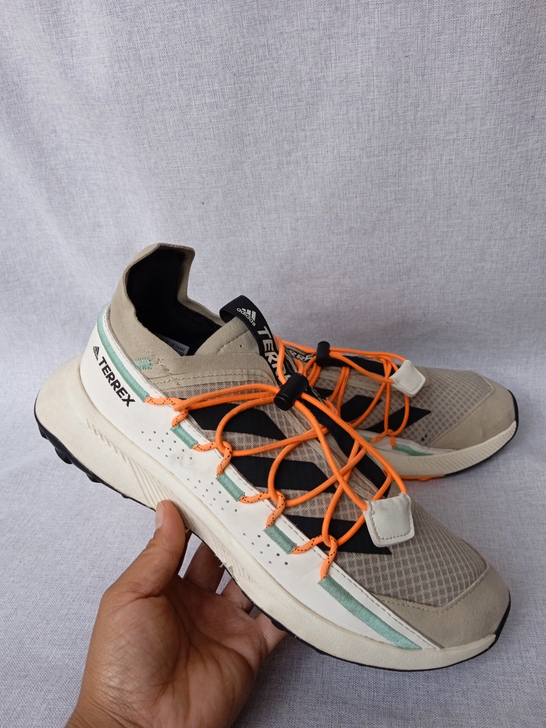 闲置adidas    阿迪达斯跑步鞋 运...