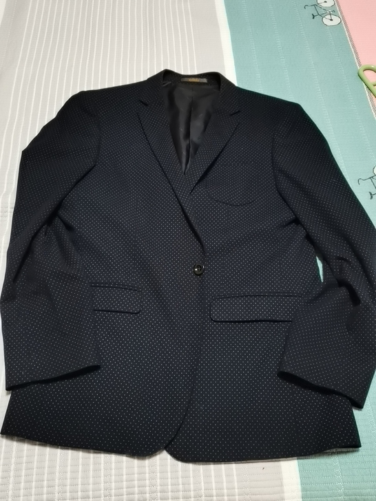 爱登堡男士西服185码，没过过水，9.5成...