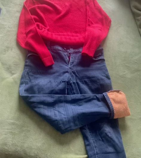 毛衣 厚牛仔铅笔裤加绒一套 感兴趣的话点“...