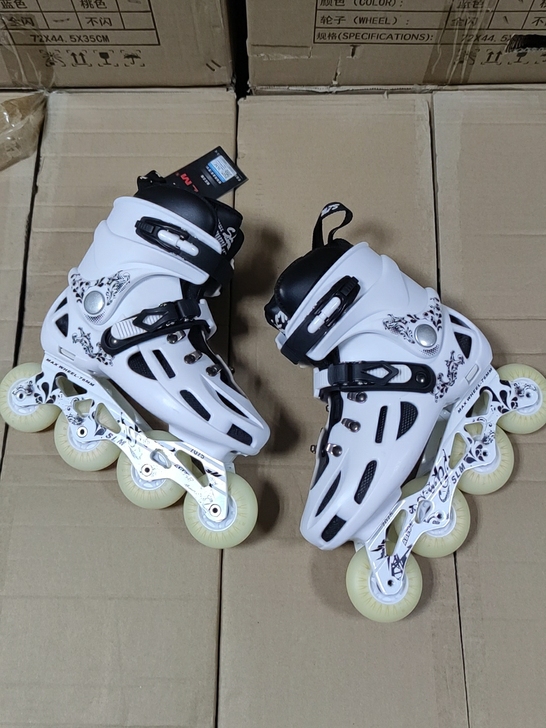 全新 38 39码，平花鞋，闪光轮！全新！...