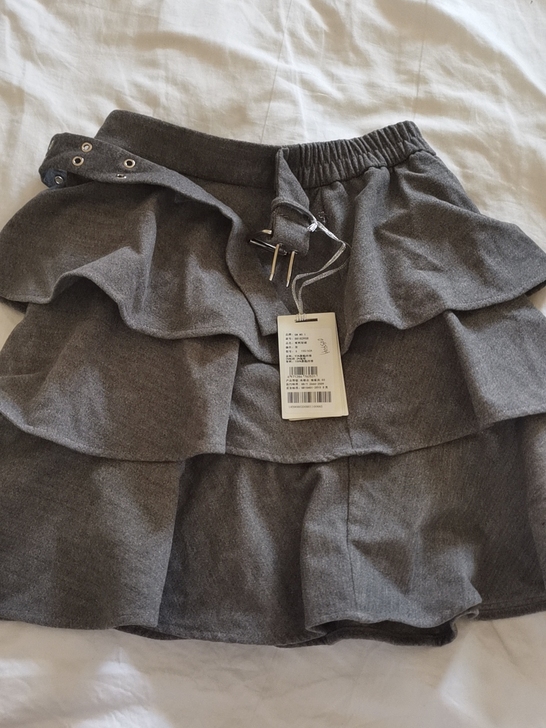 全新蛋糕裙 ，家人买的。我155，穿有点长...