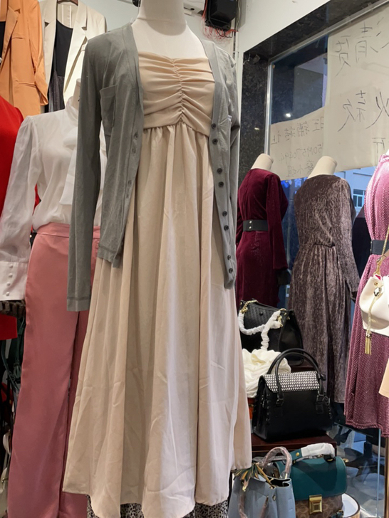 全新两件套连衣裙,均码适合S.M码穿,一套...