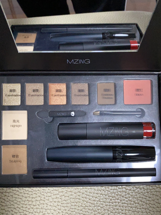 全新全套MZlNG眼影.睫毛膏.唇膏.眼线...