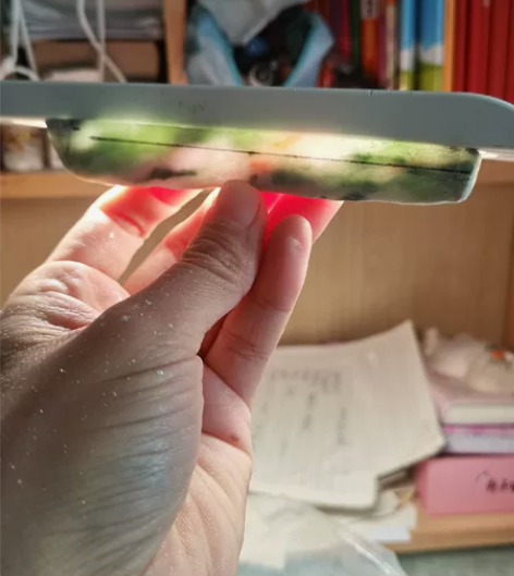 多彩翡翠簪子料，种老肉细，去皮的时候料子清...