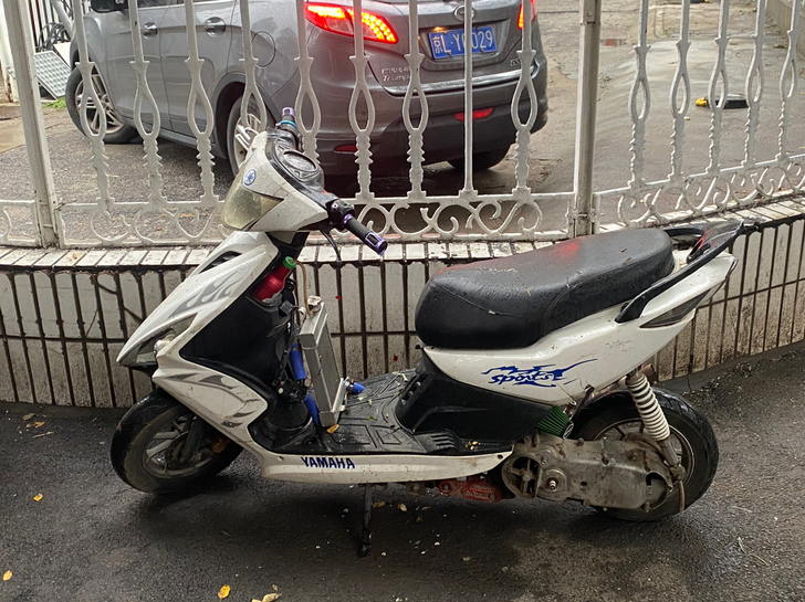 雅马哈鬼火踏板摩托车rsz125cc改装车...