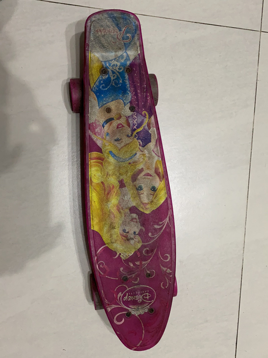 闲置Disney滑板，娃大了，准备换大滑板
