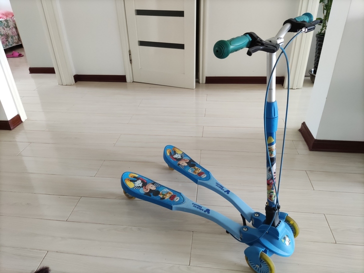 迪士尼蛙式滑板车，适合3-12岁，正版，质...