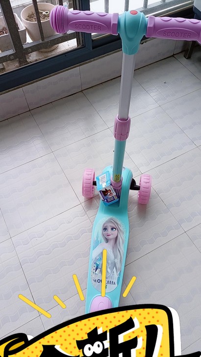 亲戚送的，全新，家里有滑板车了，冰雪奇缘滑...