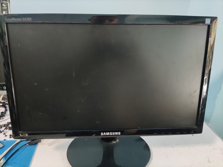 三星s19a寸显示器，效果美丽，功能正常，...