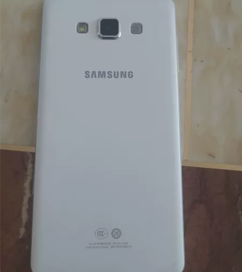 三星Galaxy A7000手机，屏幕碎了...