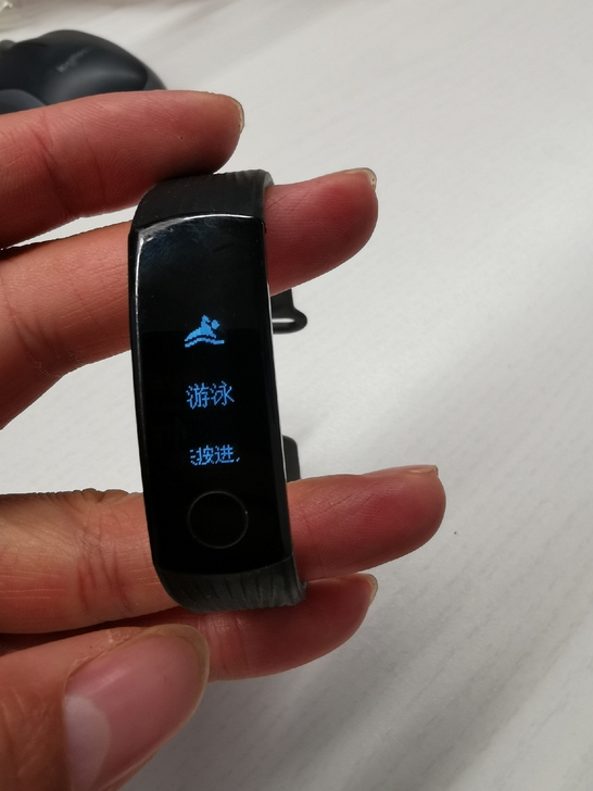 荣耀手环3，成色如图，正常使用，充一次电可...