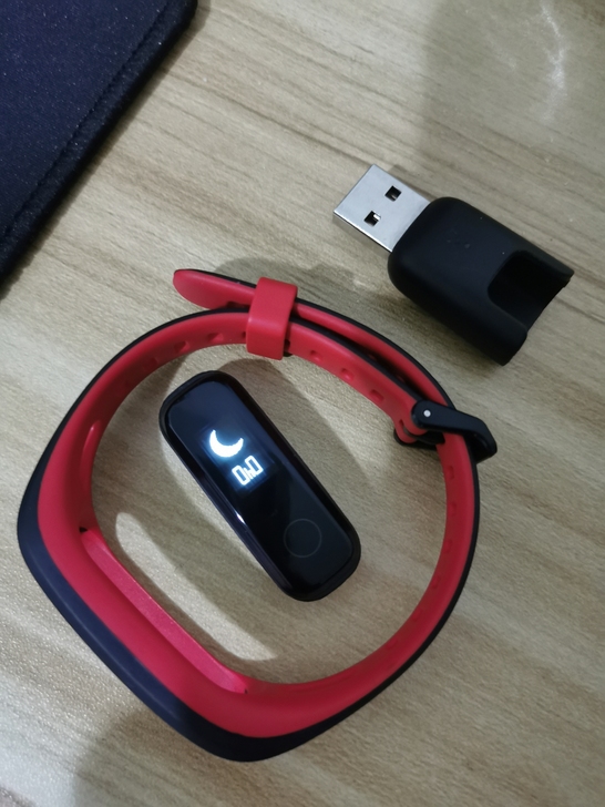 荣耀手环4 running，99新，一直闲...