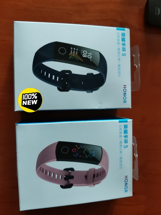 荣耀手环5，全新，节日奖品，还有粉红带一个...