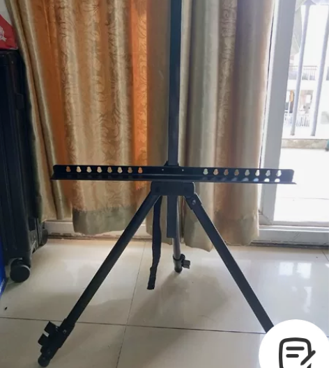 画架没用几次 有3个 八块钱一个  画板全...