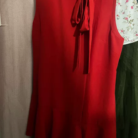 漫逸春色中码连衣裙 感兴趣的话点“我想要”...