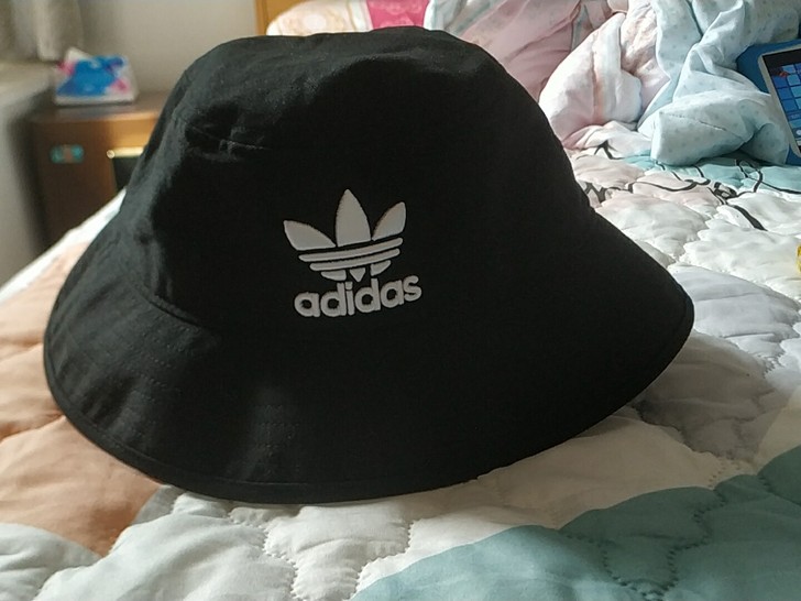 adidas阿迪达斯渔夫帽 9新，仅戴过一...