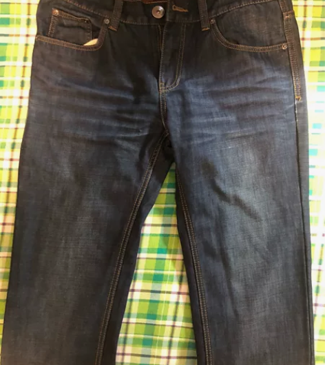 牛仔裤出售,款式偏中性,男女都能穿,偏修身...