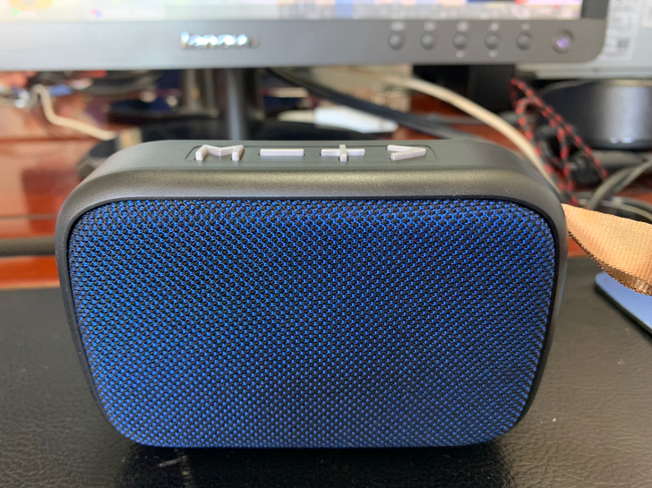 蓝牙可插卡小音箱，未使用，还有一跟线 50...