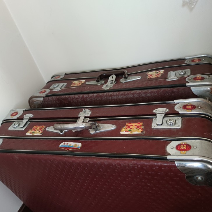 鸳鸯红喜字旅行箱一对，老爸老妈结婚买的，一...