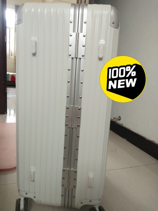 34寸行李箱 铝框 白银色 因为搬宿舍 买...