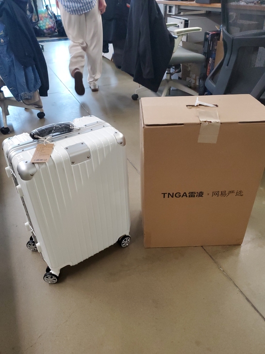 全新网易严选 20寸登机白色旅行箱